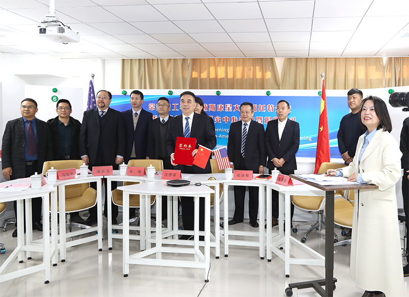 202112211640065620860892.jpg 签约合影.jpg